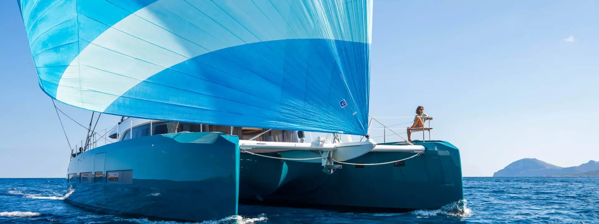 catamaran-LAGOON-EIGTHY-2-INTERIOR-SLIDER-47.webp