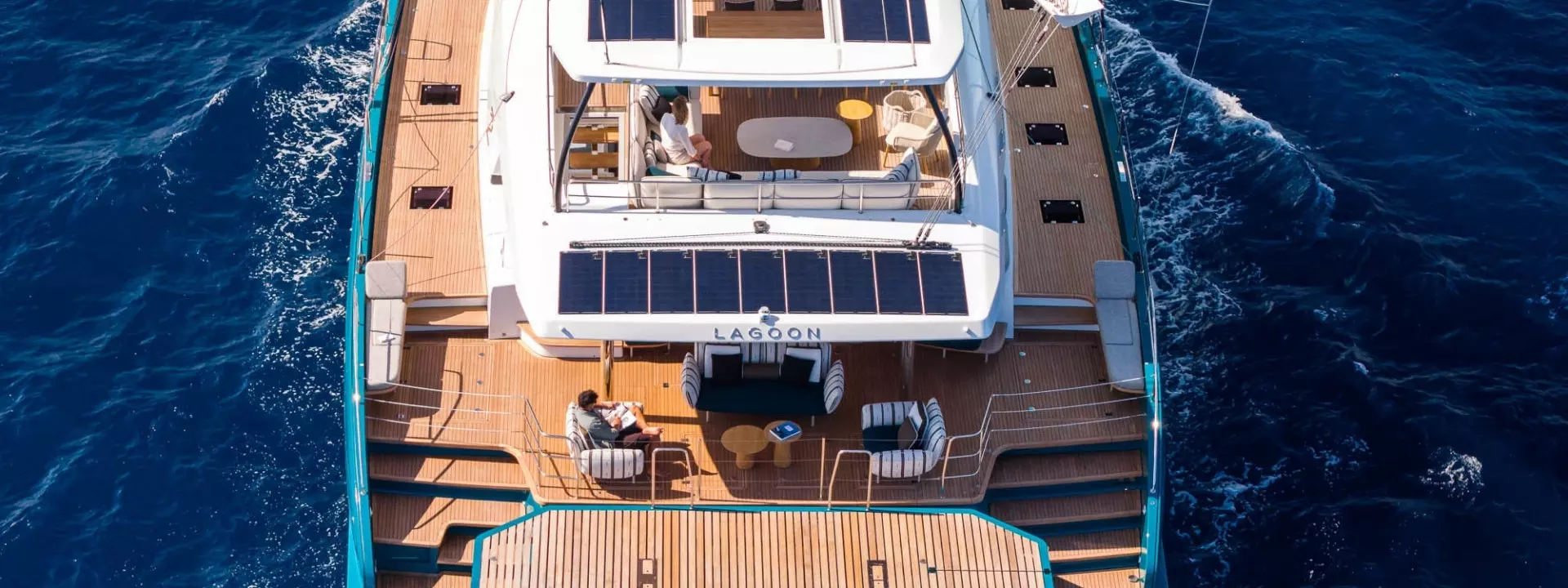 catamaran-LAGOON-EIGTHY-2-INTERIOR-SLIDER-50.webp