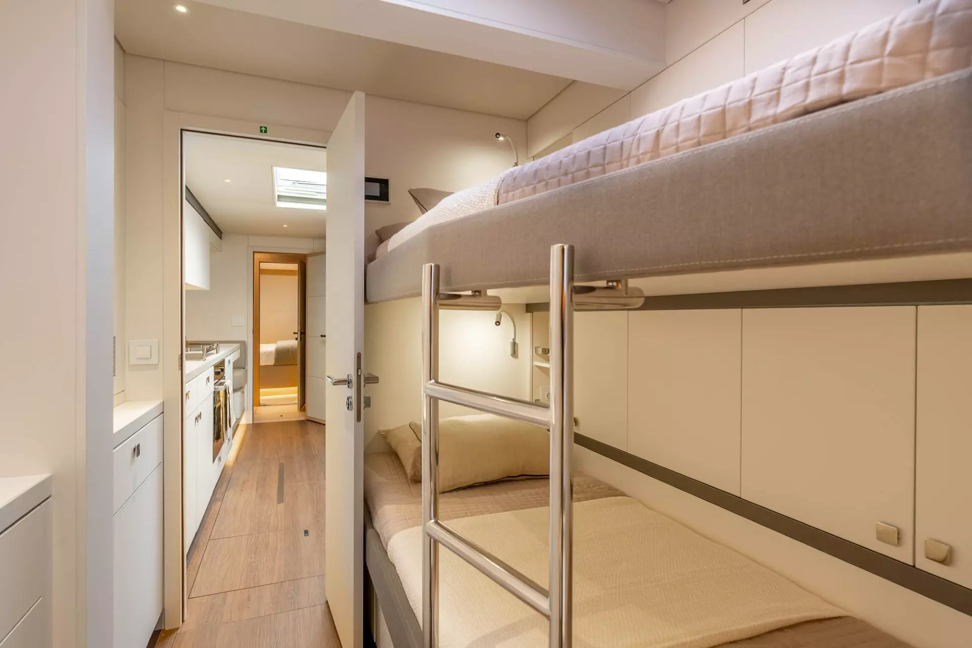 LAGOON-EIGTHY-2-INTERIOR-SLIDER-32.webp